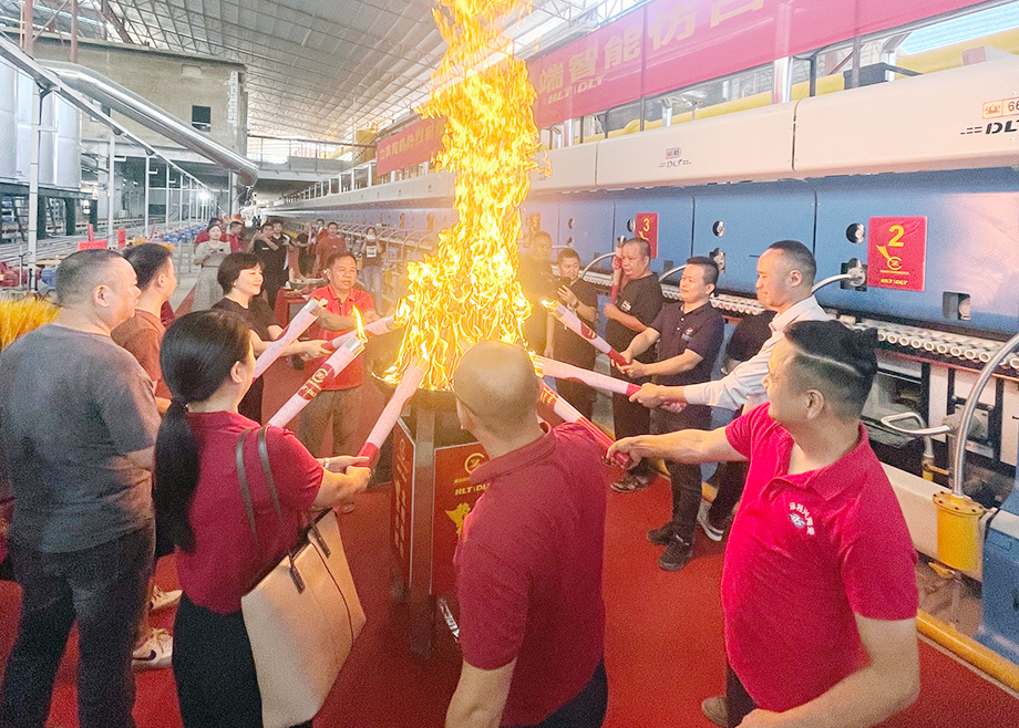 追“智”逐“綠”！力泰陶機又一高效智能仿古磚整線點火